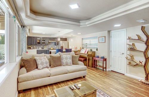 Aurora Apartment | Charming retreat in Aurora - Welcome to the Coop on Nassau.