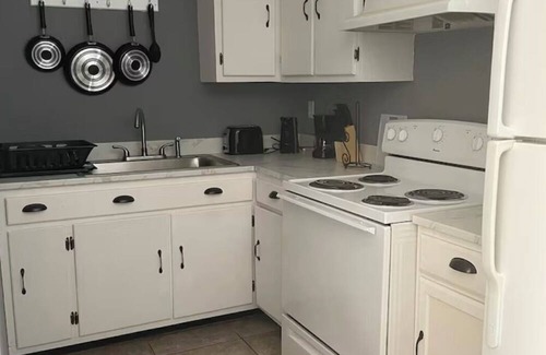 Eagle Pass Apartment | Charming 2-bedroom apartment in wonderful Eagle Pass with AC