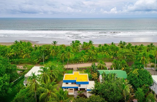 Parrita House | 4 bedroom-Beachfront-Luxury-Wildlife-Fast internet-private pool