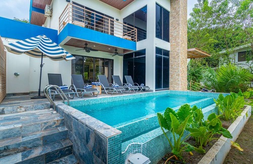 Parrita House | 4 bedroom-Beachfront-Luxury-Wildlife-Fast internet-private pool
