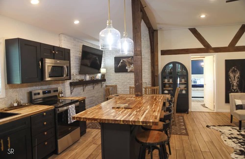 Preston Other | The Horse Carriage 2 miles from Foxwoods Casino