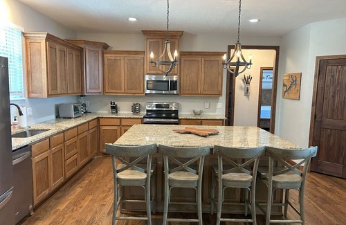 Dogwood Cabin | The Million Dollar View Lakehouse ~Sleeps 10 ~Kayaks ~Fire Pit
