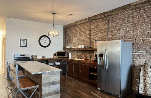 Cape Girardeau Apartment | 3-bedroom river view apartment in historic downtown Cape Girardeau