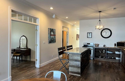 Cape Girardeau Apartment | 3-bedroom river view apartment in historic downtown Cape Girardeau