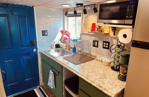 Battle Ground House | Tiny House Farm Stay In Battle Ground Dogs Welcome