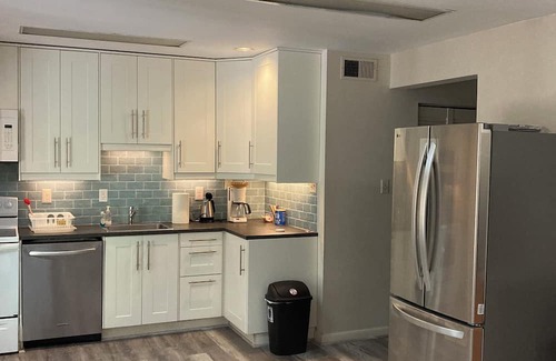 Bethesda Apartment | Nice renovated 2-bedroom apartment with AC in Bethesda