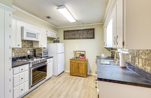 Redlick House | 4 Mi to Hospital: Texarkana Family Home w/Yard!