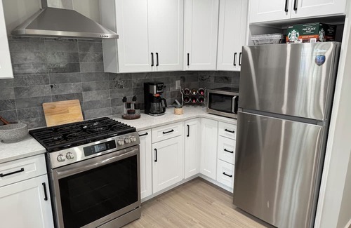 Queens House | Peaceful cozy 3-bedroom house with AC in Queens.