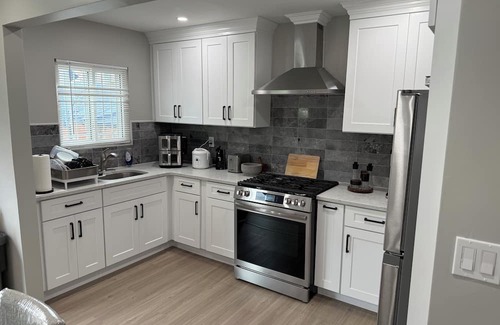 Queens House | Peaceful cozy 3-bedroom house with AC in Queens.