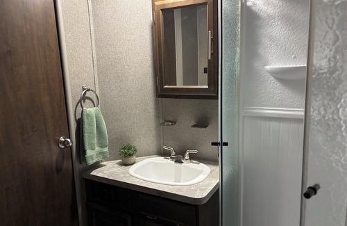Round Top House | Cozy RV in Awesome Round Top with everything needed for a wonderful stay.