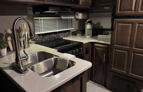 Round Top House | Cozy RV in Awesome Round Top with everything needed for a wonderful stay.