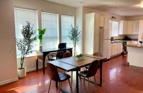 Sherman House | 4-bedroom Charming house in Sherman with Fireplace