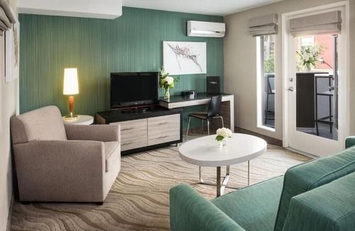 Little Italy Hotel | Pet Friendly Balcony Suite Near San Diego Harbor – Mid-Century Vibe | 4 Units