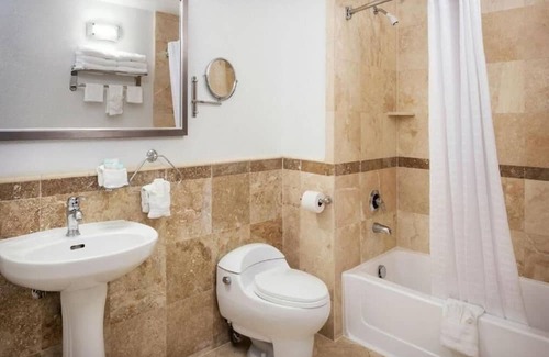 Little Italy Hotel | Pet Friendly Balcony Suite Near San Diego Harbor – Mid-Century Vibe | 4 Units