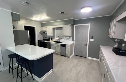 Vivian House | 10 Miles to Caddo Lake – 2BR/2BA Vivian Home Close to NCMC Hospital