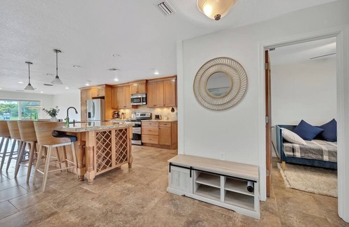 Riverview Estates House | Stunning Waterfront Views 3 Bedroom House Sarasota Near Siesta Key Sleeps 7