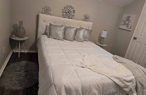 Forney House | Bling, bling room in enjoyable, peaceful, house with AC in charming Forney Texas
