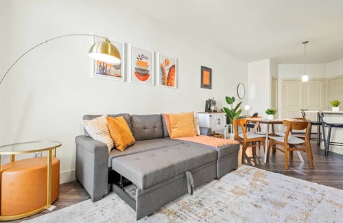 Vickery Meadow Apartment | Café Amor I Suite w/ Resort Amenities by Midtown