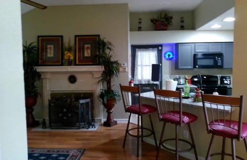 League City House | Welcoming 2-bedroom house with AC in League City