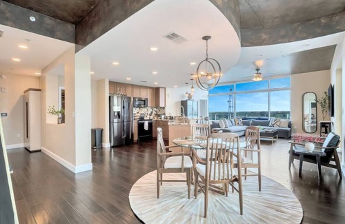 South Eola Apartment | Penthouse with a View