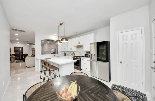 Katy House | Modern 4-Bed Home in Katy King Beds + Trail Access + Great Location