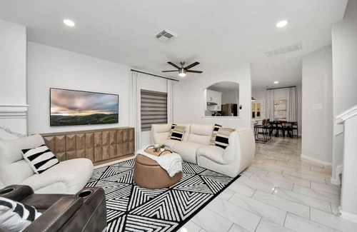Katy House | Modern 4-Bed Home in Katy King Beds + Trail Access + Great Location