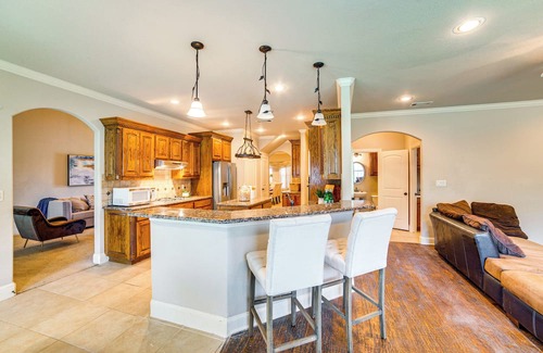 Sunnyvale House | Spacious Texas Retreat w/Community Pool