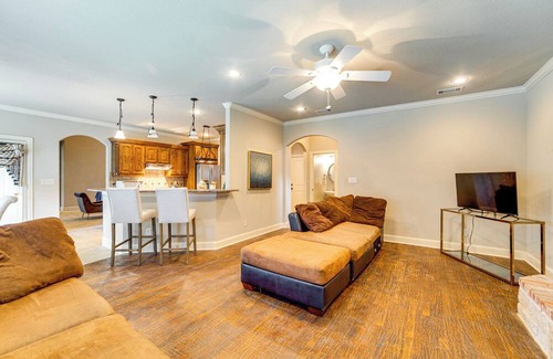 Sunnyvale House | Spacious Texas Retreat w/Community Pool