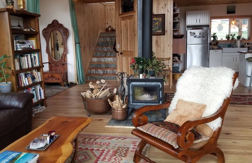Ridgway House | Elegant Ridgway Retreat with Hot Tub & Fireplace