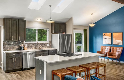 Arvada House | Modern 4BR Family Friendly Retreat W/Hot tub