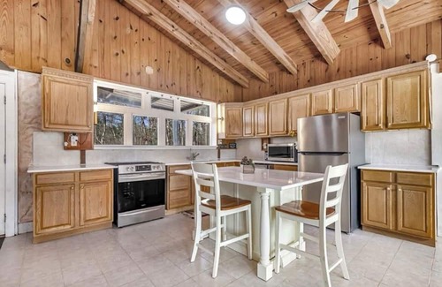 Brookeland House | The lovely 3-bedroom lake house in Brookeland is near all amenities.