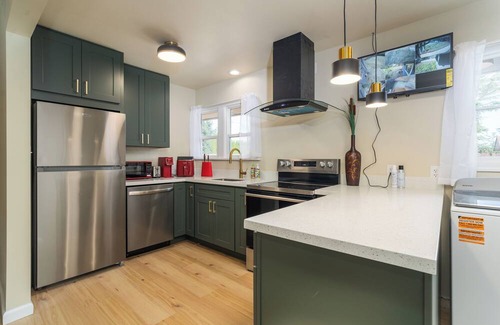 Olympia House | Entire 3B Rambler house with AC in Olympia Downtown Near Hospitals