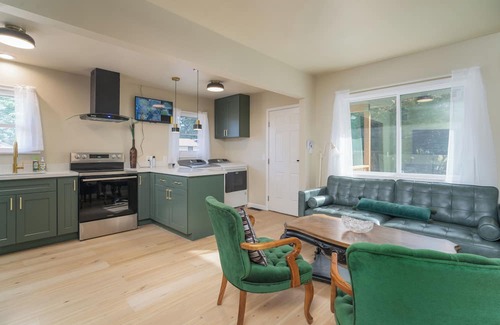 Olympia House | Entire 3B Rambler house with AC in Olympia Downtown Near Hospitals