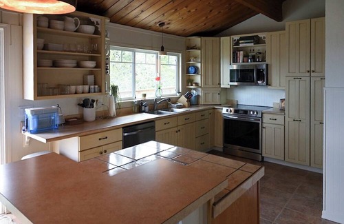 Freeland House | Sunrise Views with Holmes Harbor and Vineyard
