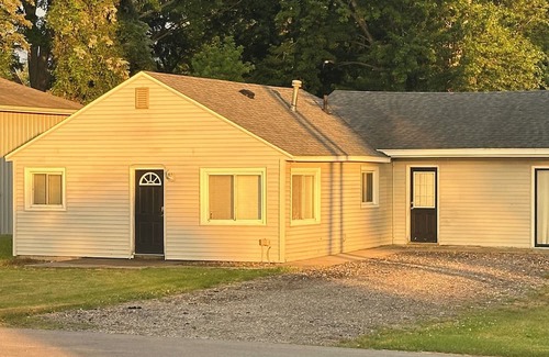 Bay City House | Comfy, cozy, and quiet. Very close to Kawkawlin River, access very close!
