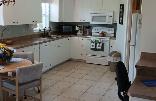 Highland Villa | Beautiful 3BR2BA FULLY FURNISHED ! Convenient to races,airport!