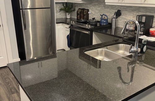Farmers Branch Apartment | Business deluxe comfortable suite sleeps 4 about n15 min from DFW & Love Field