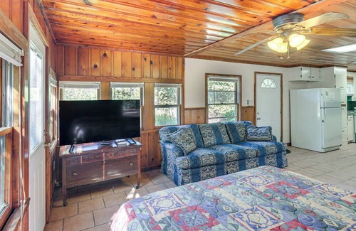 Lake Whitney Cottage | 2 Mi to Fishing on Lake Whitney: Cottage w/Deck