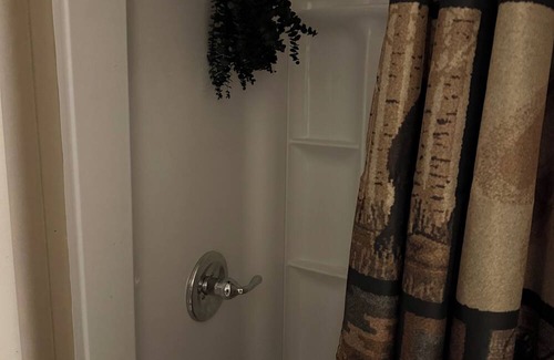 Bryson Cabin | Charming Lodge in Bryson Tx with AC