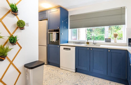Solihull Apartment | The Cove - Free Parking