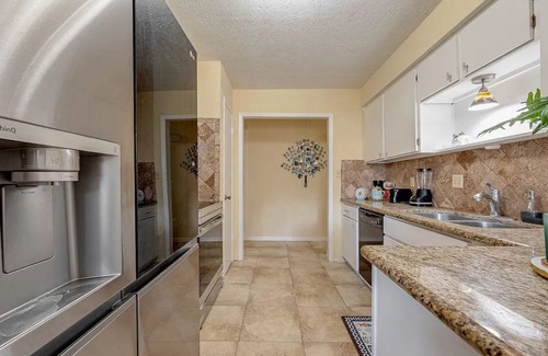 Barker House | Amazing 3-bedroom 2 Bath House in Heart of Katy