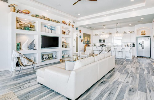 Port Bolivar House | Gilchrist Luxury 4BR | Oceanfront & Hot Tub