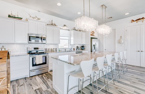 Port Bolivar House | Gilchrist Luxury 4BR | Oceanfront & Hot Tub