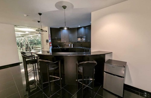 Montville Apartment | Cozy large space with private Sauna, gym & office in a tranquil neighborhood