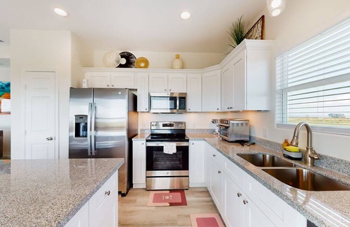 Gilchrist House | Gilchrist Beach 3BR | Partial Ocean Views & Walk to Beach