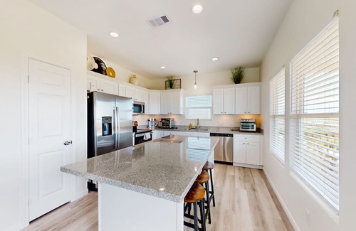 Gilchrist House | Gilchrist Beach 3BR | Partial Ocean Views & Walk to Beach