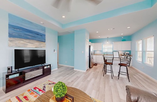 Gilchrist House | Gilchrist Beach 3BR | Two Balconies & Walk to Beach