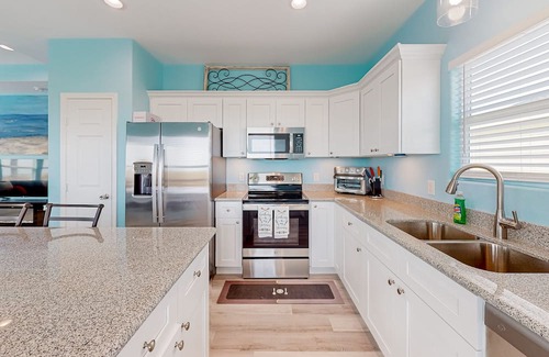 Gilchrist House | Gilchrist Beach 3BR | Two Balconies & Walk to Beach