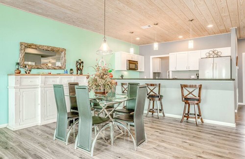 Gilchrist House | Gilchrist 4BR | Beachfront, Stunning Views, & Wraparound Deck