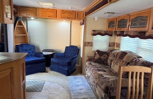 Engadine House | Adorable 1-bedroom Camper in Engadine with Lake Access. 50 mi west of bridge